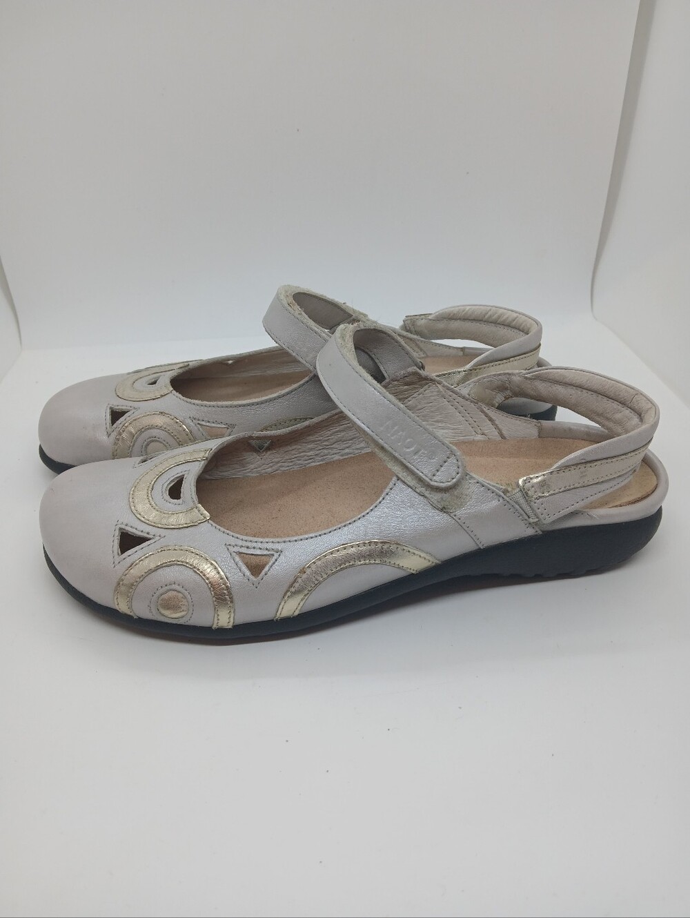 ​Naot Rongo Quartz Dusty Silver Leather Mary Jane Sandals EU 40 US 9 Comfort